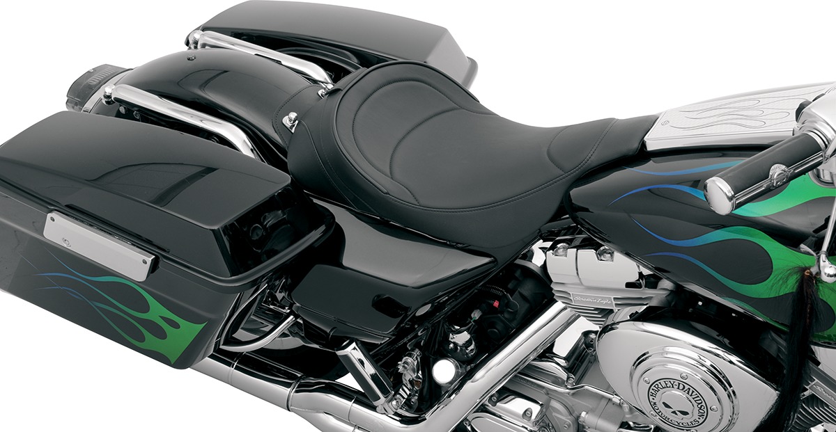 Mild Stitched Solo Seat Black Low 1-1/2" - For 97-07 Harley FLHT FLTR - Click Image to Close