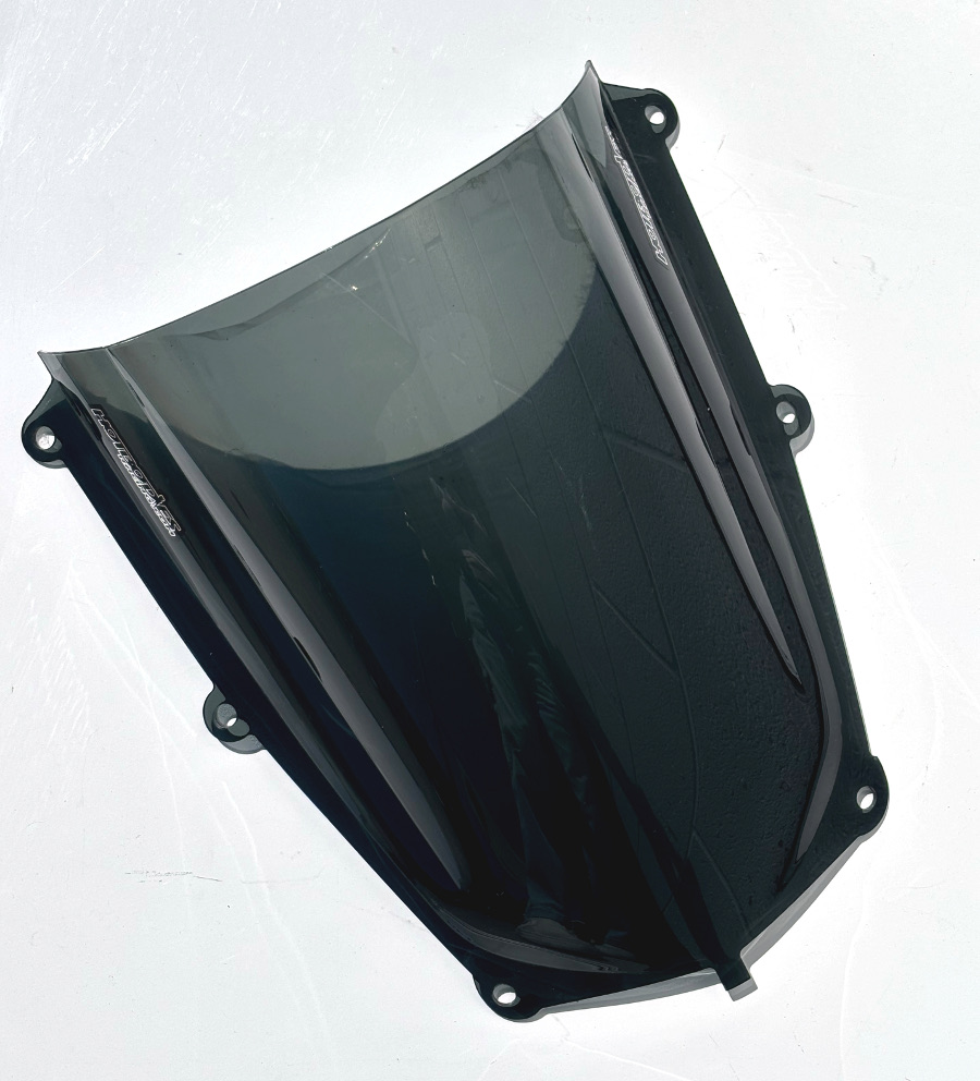 *OPEN BOX* Dark Smoke Dual Radius GP Windscreen - Fits 2015-2019 Yamaha YZF R1/R1M - Click Image to Close