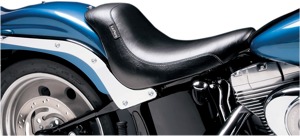 Silhouette Smooth Vinyl Solo Seat Black Gel Low - For 06-17 HD Softail