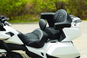 18-19 Honda Gold Wing GL1800 Standard Touring 1PC Seat w/Driver Backrest - Black