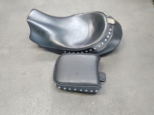 Classic Studded Solo Seat W/ 50s Pillion Pad For 97-05 Road King